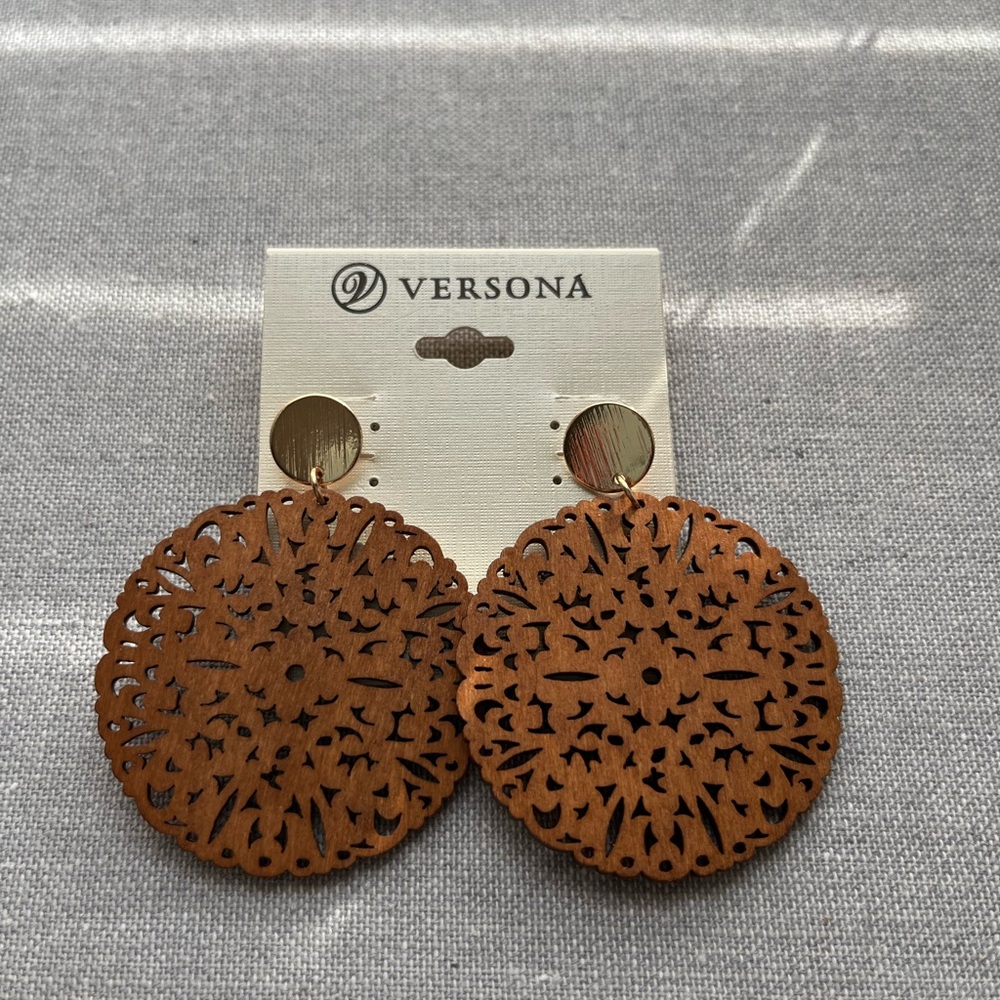 Versona earrings new